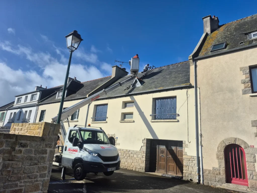 couvreur-crozons-un-van-garé-devant-une-maison_protections-toitures_2